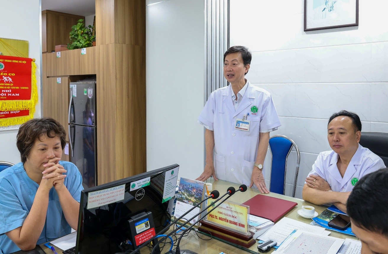 TTND. PGS.TS. Nguyễn Quang Bình , Phó Giám đốc Bệnh viện, Chủ tịch Công đoàn Bệnh viện, Trưởng khoa Gây mê Hồi sức phát biểu